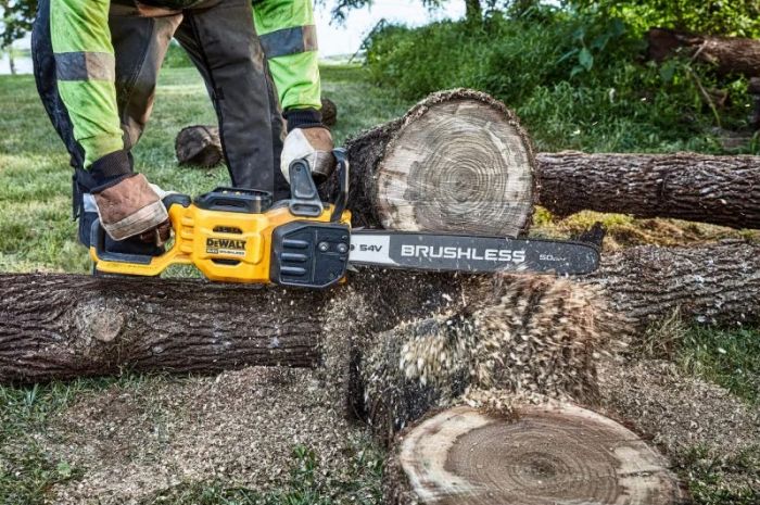 Пила ланцюгова акумуляторна DeWalt 54В XR FLEXVOLT шина 50см OREGON 3/8 1.3мм 5.7кг без АКБ та ЗП