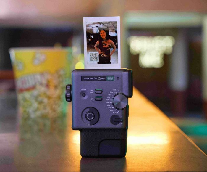 Фотокамера миттєвого друку Fujifilm Instax Mini Evo Cinema