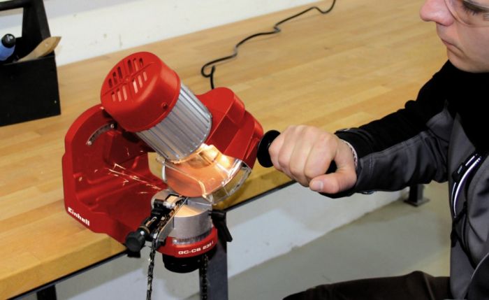 Верстат для заточування ланцюгів Einhell GC-CS 235 E 235Вт 3000об·хв диск 145х22х3.2мм 5.8кг