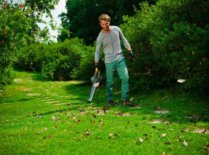 Повітродув-пилосос садовий мережевий STIGA BL130cV 2600Вт 331.2км/год мішок 45л 4.7кг